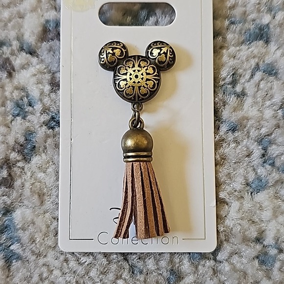 DISNEY PARKS MICKEY MOUSE ICON TASSEL PIN NEW - Picture 2 of 5
